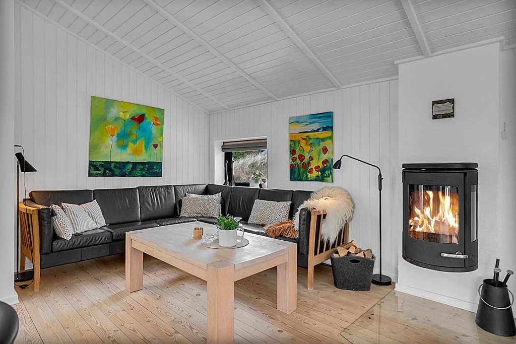 Tolles und geschmackvoll eingerichtetes Ferienhaus mit Fußballplatz und großer Terrasse in Henne, Filsø See