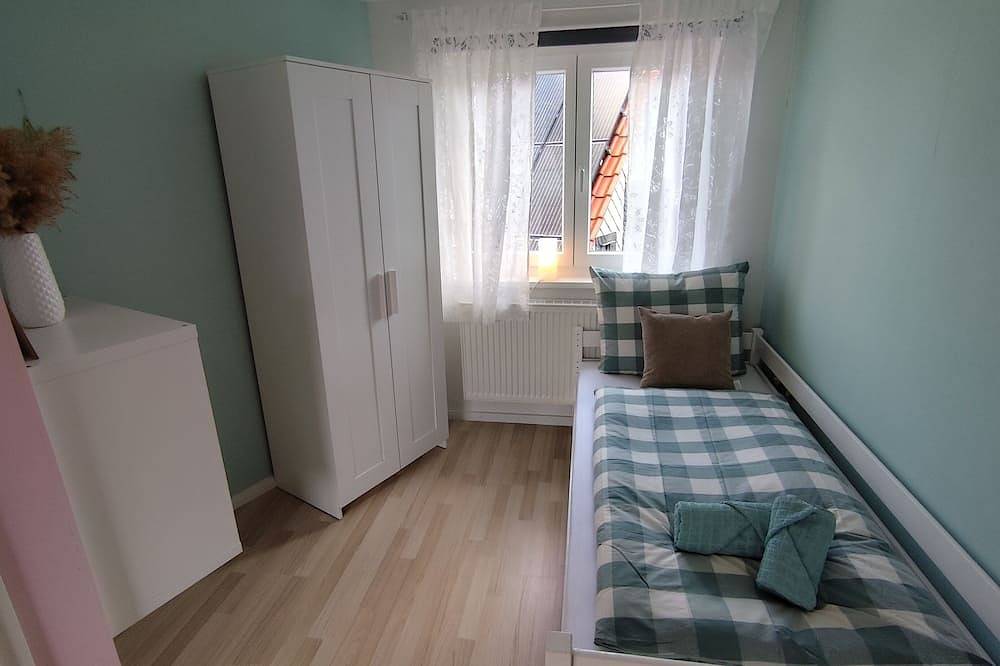 Ganze Wohnung, Große modern eingerichtete Ferienwohnung. in Arnsgereuth, Saalfeld/Saale