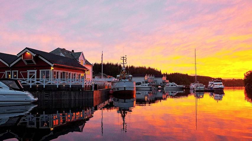 Ferienhaus für 6 Personen, mit Terrasse und Ausblick in Austrheim