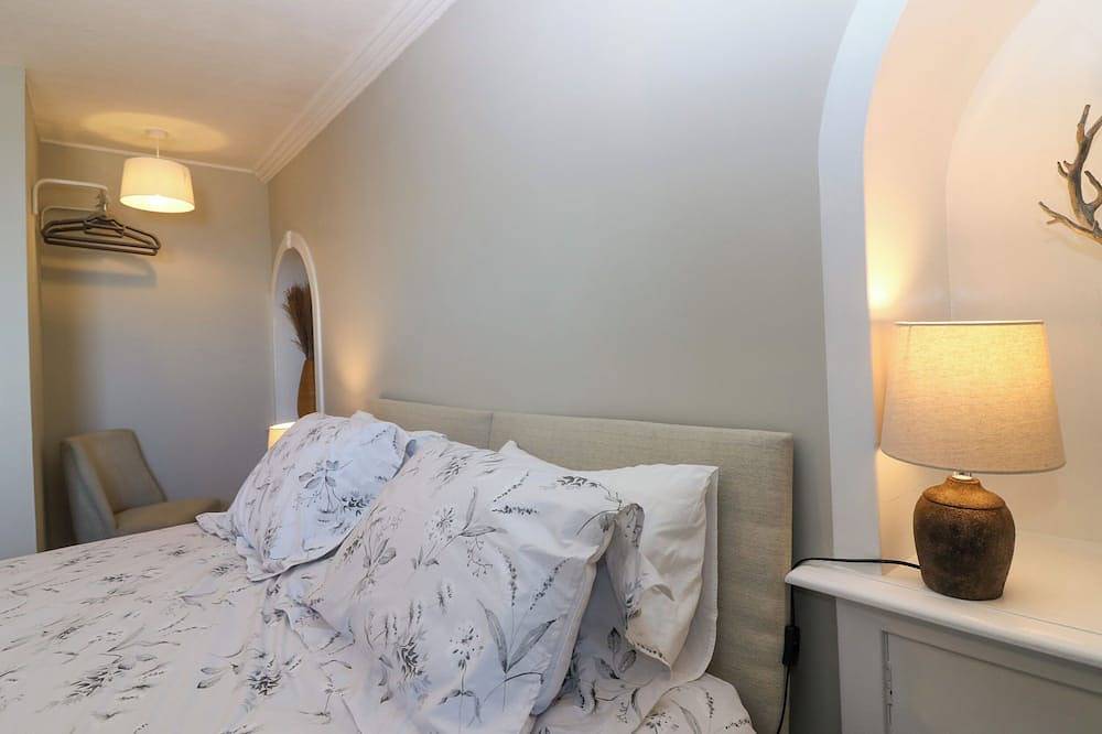 West Pier Cottage, family friendly, with open fire in Macduff in Banff, Aberdeenshire