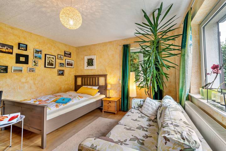 Hel studio-lejlighed, Room 'Schönes Zimmer Mit Eigenem Bad' with terrace and Wi-Fi in Albstadt, Neckar-Alb