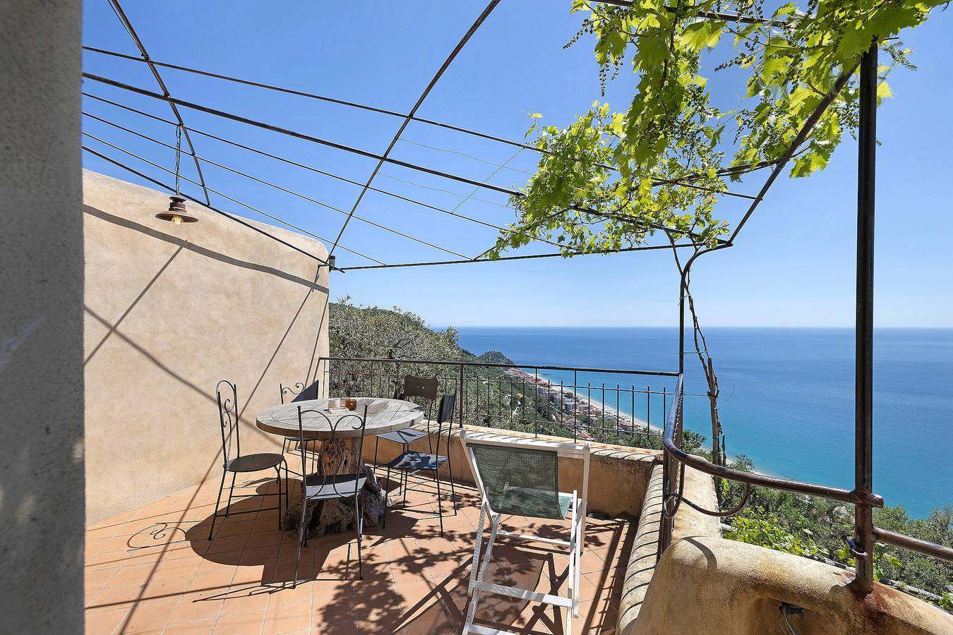 Ganze Wohnung, Ferienwohnung 'Mandarino' mit Meerblick, Wlan und Klimaanlage in Varigotti, Finale Ligure Gemeinde
