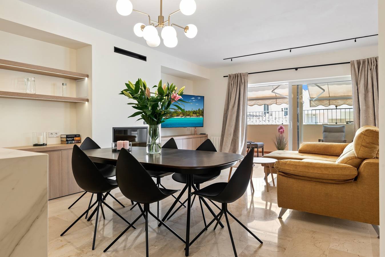 Vacation Home 'Costabella' with Sea View, Wi-Fi and Air Conditioning in Las Chapas, Marbella
