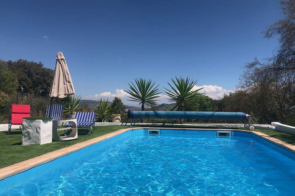 3 Bed Lodge - Sleeps 6 - Pool - Terrace - Parking in Loja, Granada Provinz