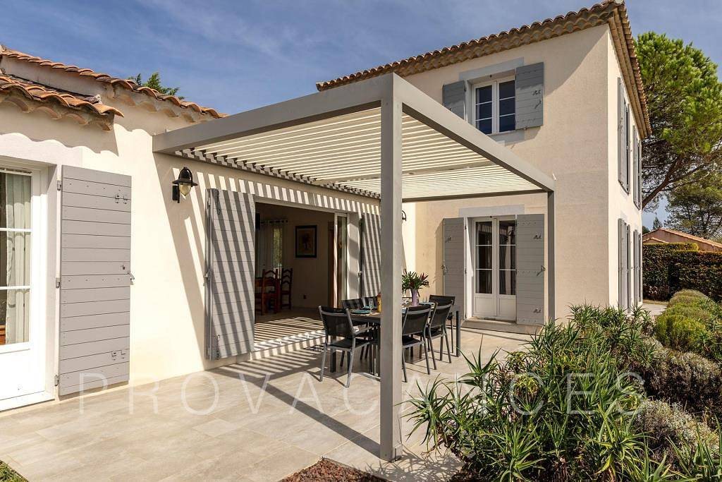 Holiday house with heated pool in Bagnols-en-Forêt in Bagnols-en-Forêt, Region de Draguignan