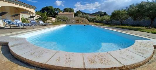 Gîte pour 5 personnes, avec vue ainsi que piscine et jardin à Saint-Victor-la-Coste
