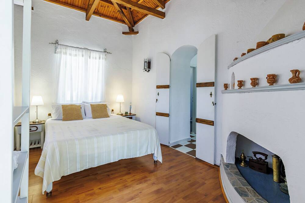 The Blue Cottage - totally private, with pool, in the countryside in Sporades