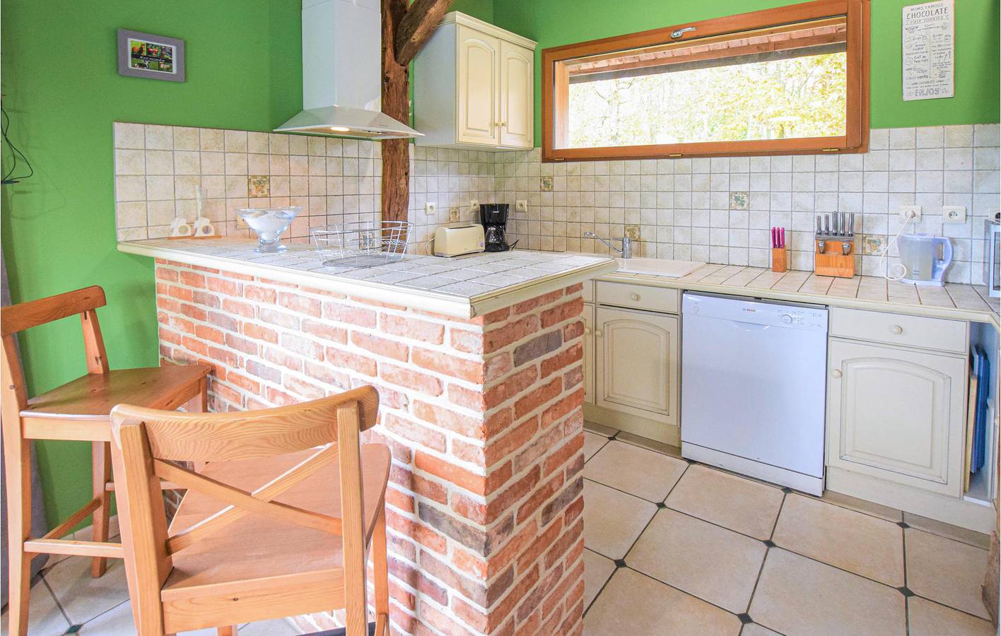 Charming 2km Trémauville Apt w/ Parking & Garden in Hattenville, Région du Havre