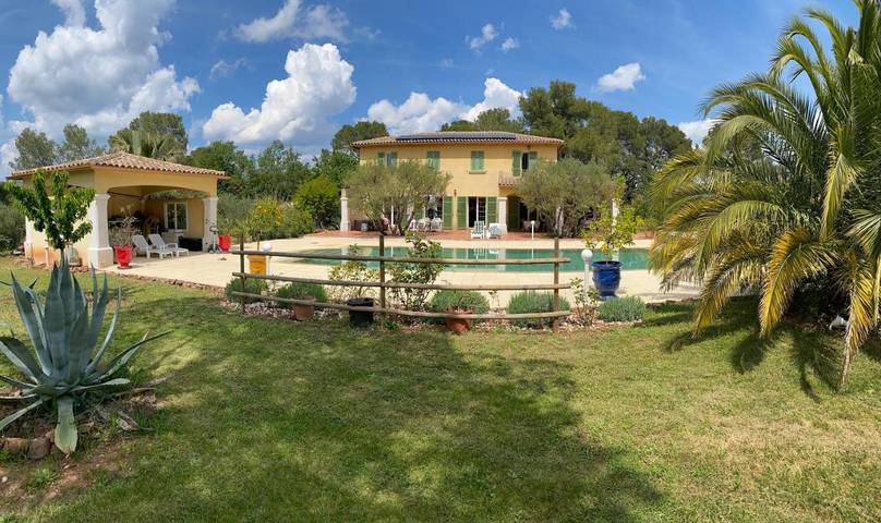 Chambre d’hôte pour 2 personnes, avec Terrasse ainsi que Jardin et Piscine à Le Cannet-des-Maures