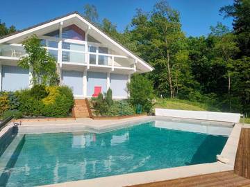 Cottage pour 8 personnes, avec sauna et piscine ainsi que jacuzzi et jardin, animaux acceptés à Rumilly