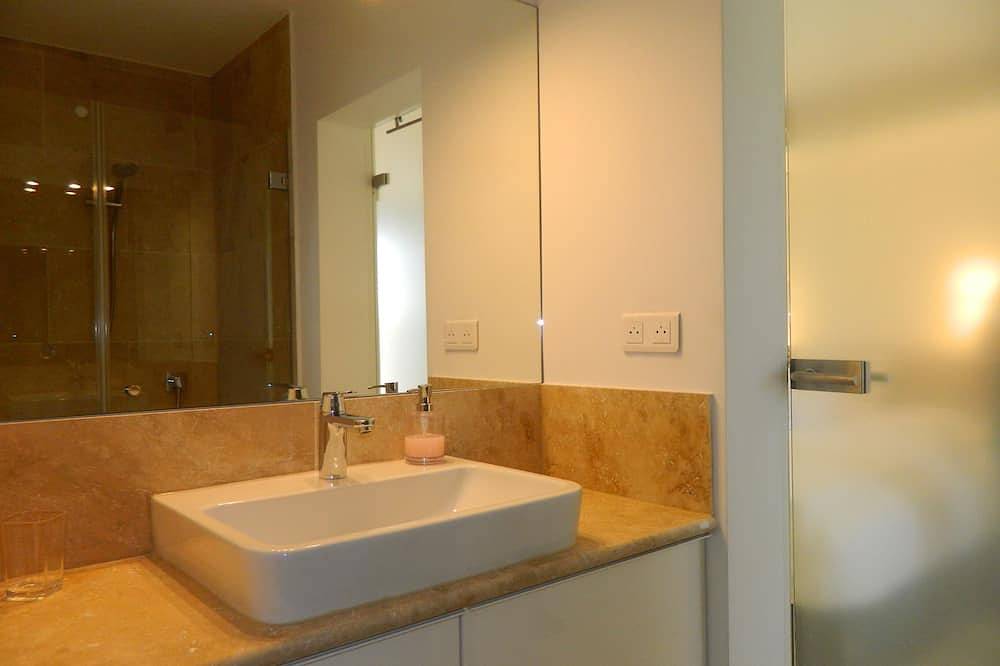 Appartement entier, Vacation apartment with large pool in the hills of the bay of St. Tropez in La Garde-Freinet, Côte méditerranéenne (France)