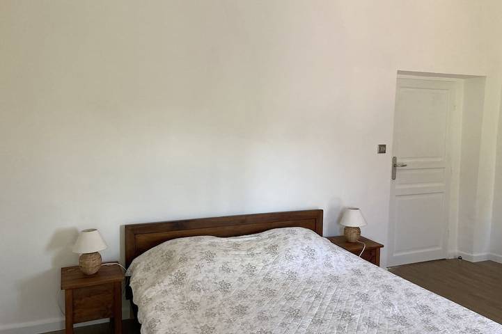 Location de vacances pour 8 personnes, avec terrasse et piscine à Saint-André-de-Cruzières - 2