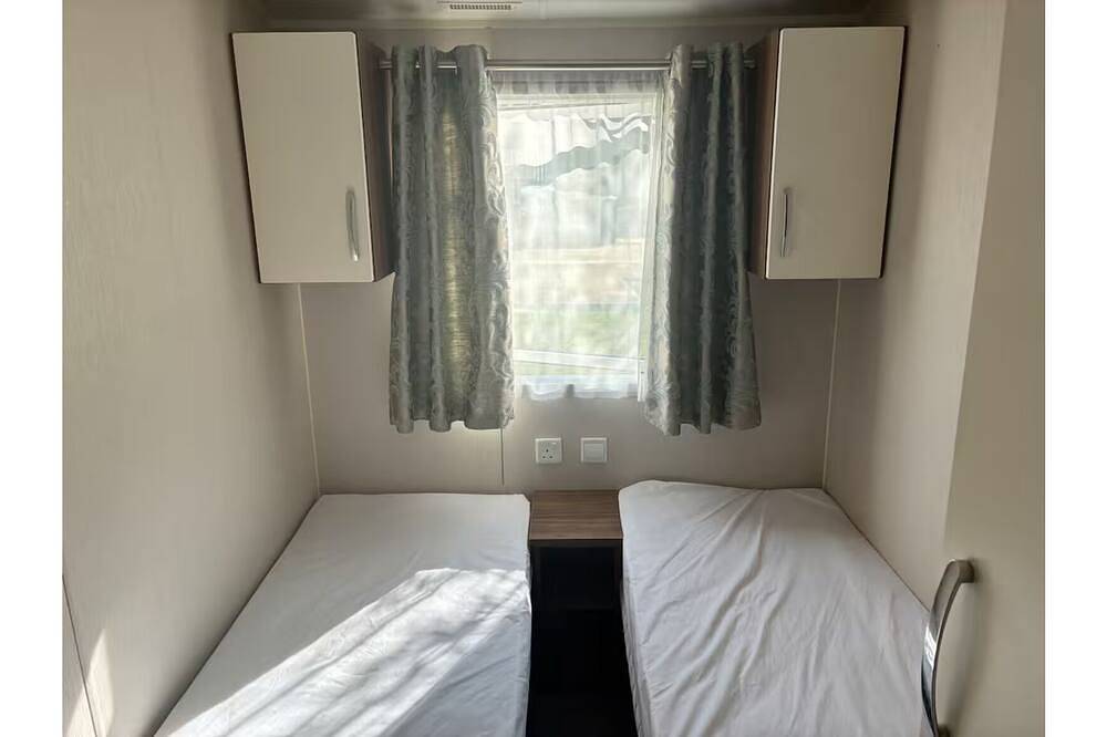 Cosy holiday home that sleeps up to 8 in billing aquadrome holiday park in Northampton, Northamptonshire