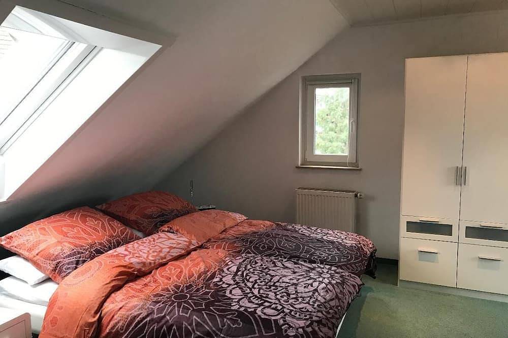 Ganze Wohnung, Großzügige, moderne Ferienwohnung (53qm) in ruhiger Lage mit Panoramablick über das Taubertal in Röttingen, Taubertal