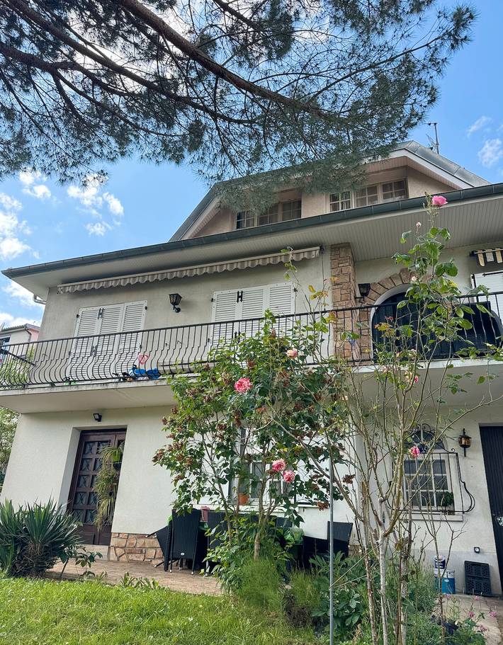 Gîte pour 3 personnes, avec jardin dans Le Palais-sur-Vienne