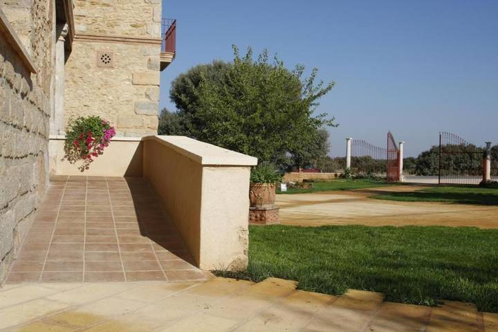 Casa rural para 27 personas, con terraza además de jardín y piscina en Ossa de Montiel - 2