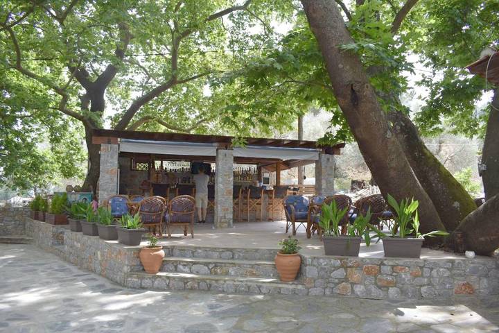 Location de vacances pour 2 personnes, avec balcon ainsi que vue et jardin dans Skiathos - 4