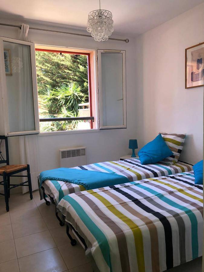 Appartement entier, Appartement 60m2 - 2 Chambres à une minute des plages, parking privé in Sausset-les-Pins, Côte méditerranéenne (France)