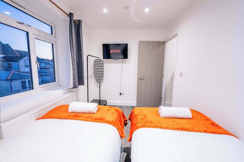 Cosy 2Br Flat Steps from Cardiff Pubs & Town in Cardiff, Cardiff region