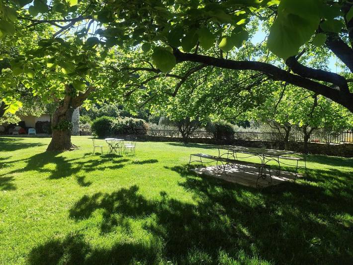 Location de vacances pour 11 personnes, avec jardin ainsi que vue et piscine à Lardiers - 2