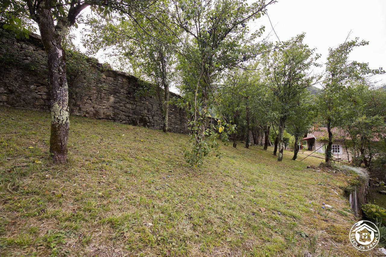 140qm Gite mit Parkplatz, Garten & Fluss in der Nähe in Bolozon, Nantua
