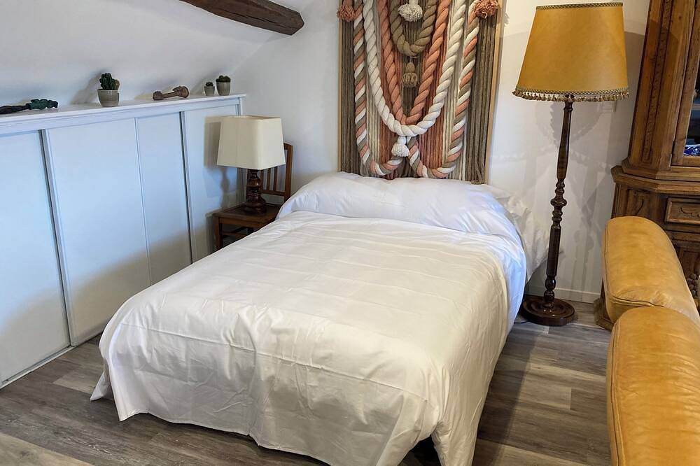 Ganze Wohnung, A calm, timeless stay in Blois, Blois und Umgebung