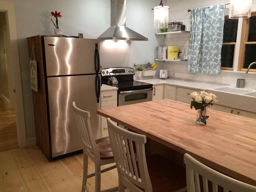 Wunderschönes Zuhause im South End, 5 Minuten zu Fuß von der Innenstadt und dem Strand entfernt! in Rockland (ME), Knox County (Maine)