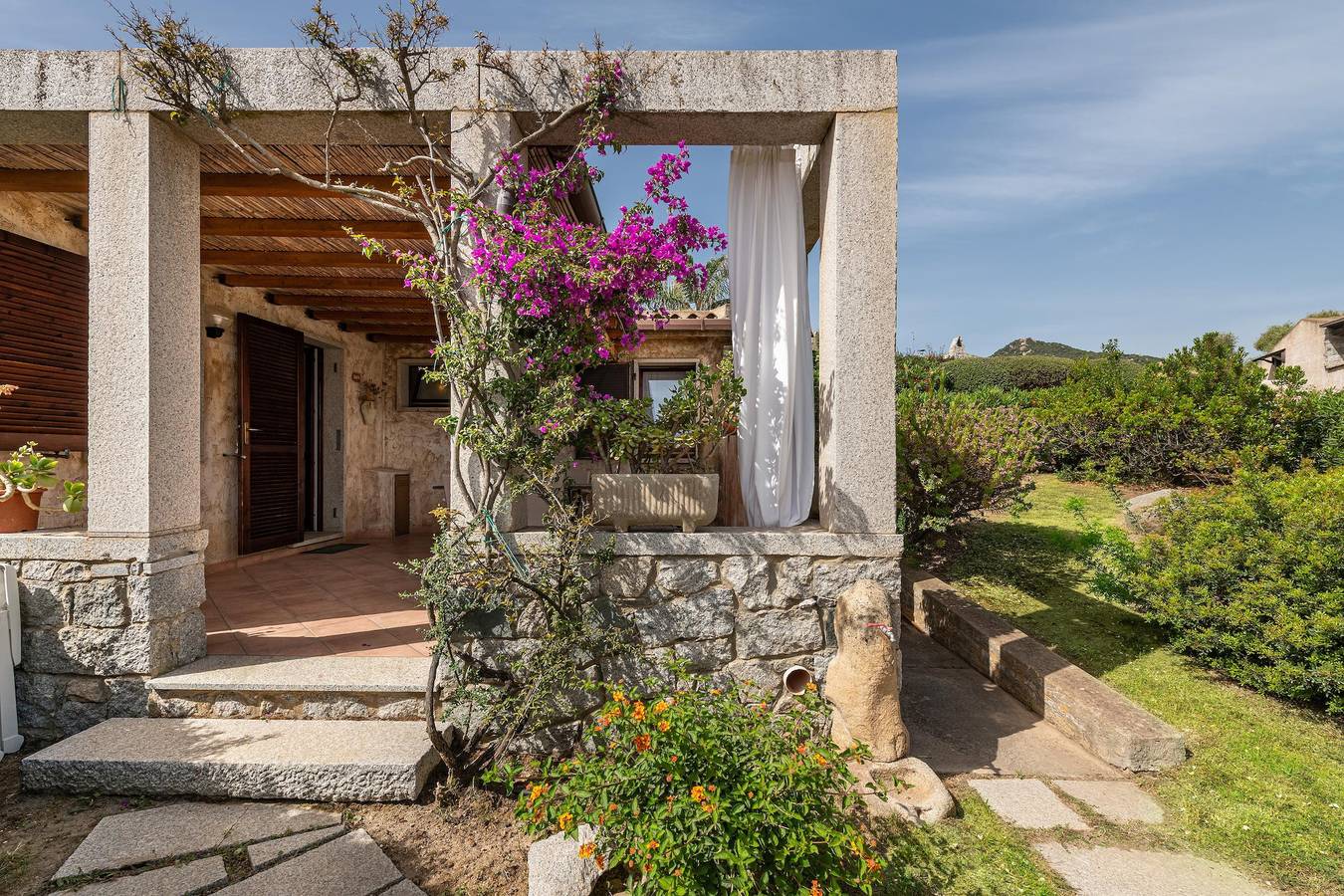 Villa 'Villetta 305' mit Meerblick, Garten, Tennisplatz und Klimaanlage in Sant'Elmo, Cagliari Provinz
