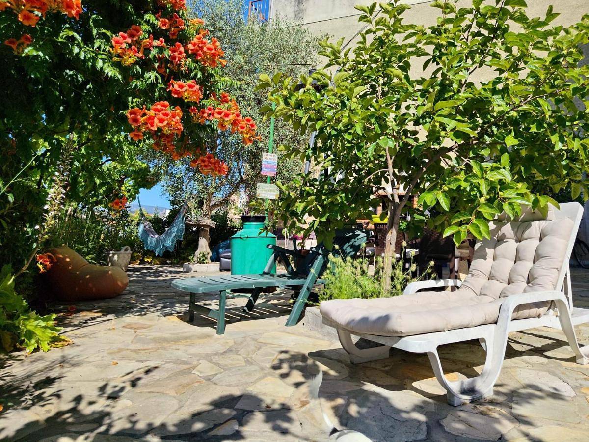 Apartamento de férias inteiro, Casa Os Maias - Jardim, terraço e espaço para 10 pessoas in Mirandela (freguesia), Mirandela