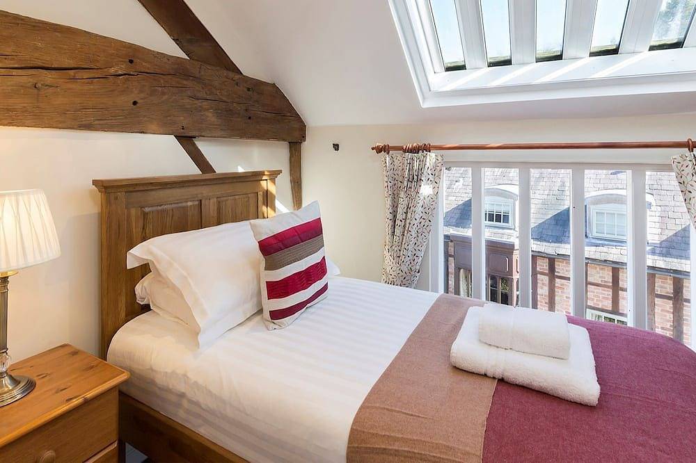 Entire apartment, A sudeley castle cottage that sleeps 4 guests  in 3 bedrooms in Winchcombe, Gloucestershire