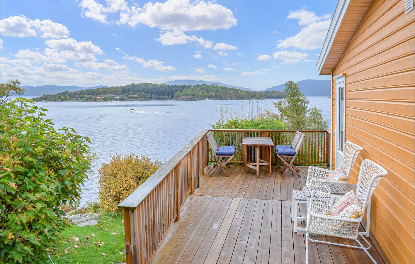 Holiday home for 4 people with terrace in Etne