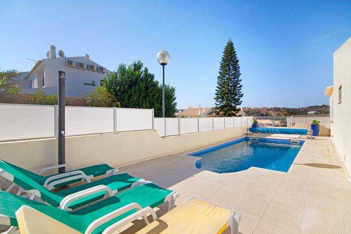 Villa for 4 people, with garden, child-friendly in Albufeira