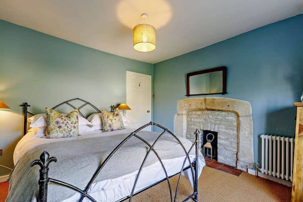 Ostlers - beautiful former Coaching Inn with parking and late Sunday checkout. in Burford, Oxfordshire