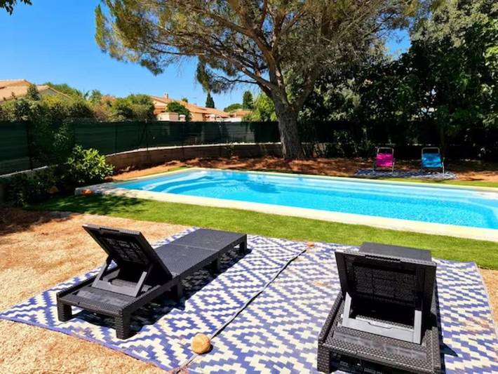 Gîte pour 12 personnes, avec piscine et jardin, animaux acceptés en Camargue