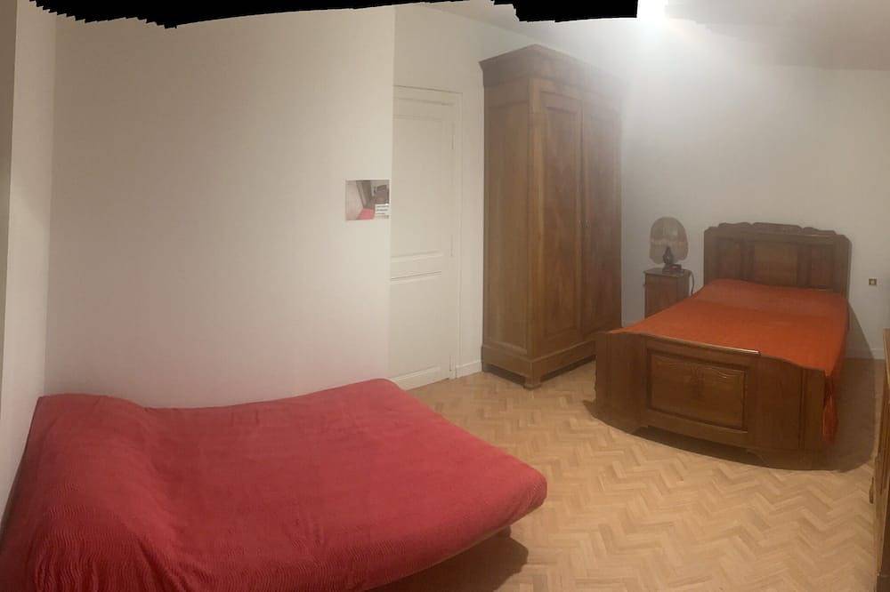 Maison 8 chambres, idéale rencontres familliales ou autres in L'Huisserie, Mayenne