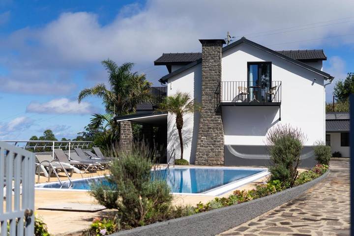 B&b for 2 people, with Terrace and Pool in Madeira