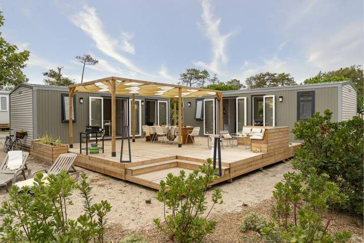 Camping für 10 Personen, mit Pool und Terrasse sowie Garten, kinderfreundlich in Soulac-sur-Mer