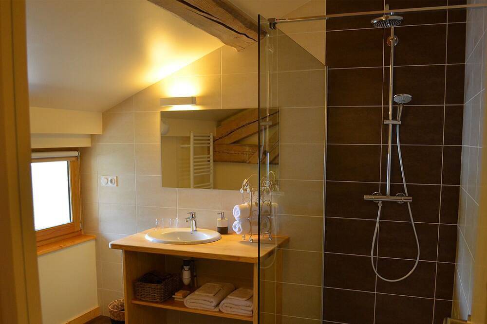 Chambre Perle-Queen-Habitación con desagüe-Superior-Vista al Lago in Monlet, Parque Natural Regional Livradois-Forez
