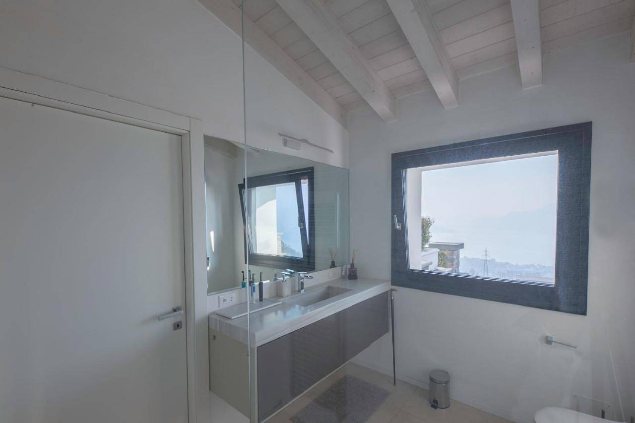 Luxury villa with private infinity pool in Gemeente Iseo, Franciacorta