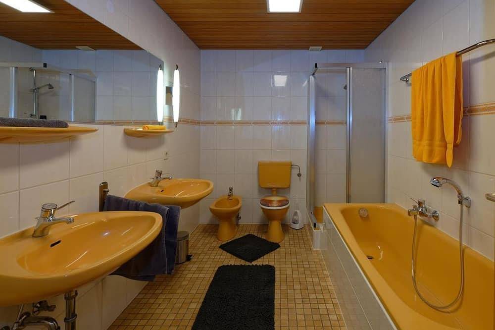 Ganze Wohnung, Ferienwohnung Löwenblick - 4-Bett-Wohnung in Hachenburg, Westerwald