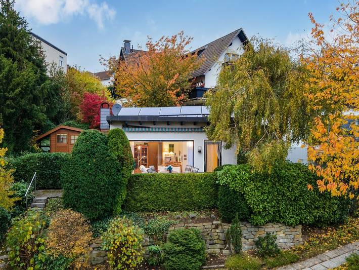 Ferienhaus für 4 Personen, mit Terrasse und Garten sowie Seeblick am Sorpesee