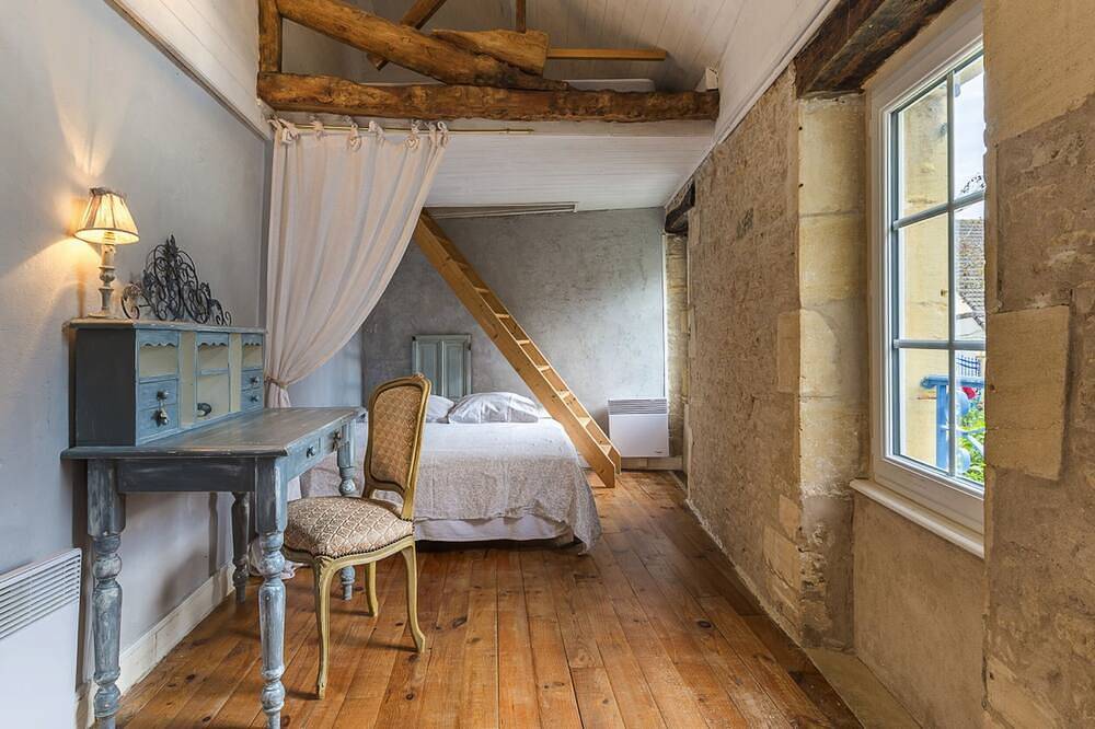 18th century stone house in the heart of the D-Day landing beaches in Ver-sur-Mer, Côte de Nacre