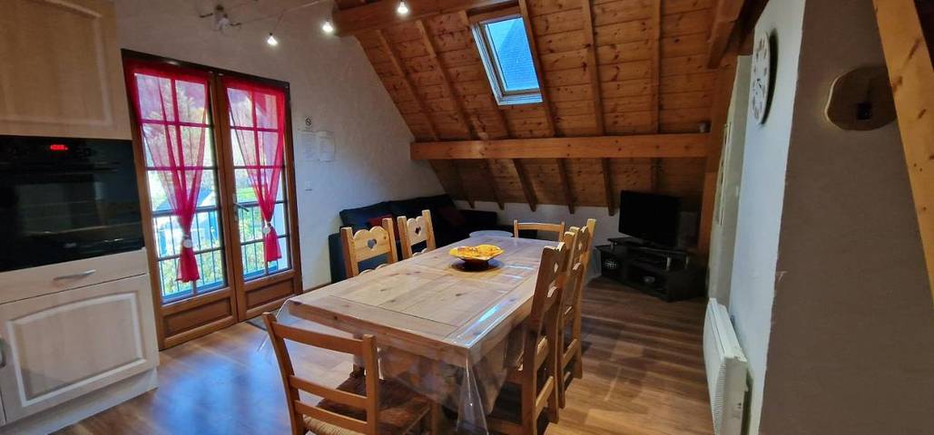 Location de vacances pour 6 personnes, avec jacuzzi et piscine ainsi que terrasse et jardin dans Geu - 2