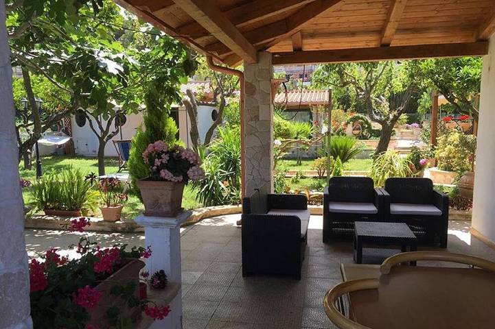 Villa für 6 Personen, mit Pool und Whirlpool sowie Terrasse und Garten, mit Haustier - 1
