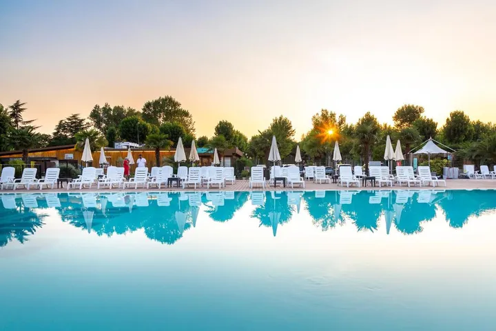 Camping für 3 Personen, mit Garten und Pool sowie Kinderpool und Whirlpool - 1