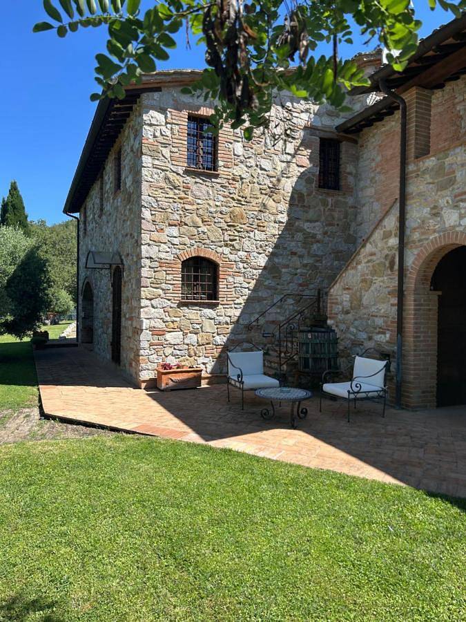 Location de vacances pour 15 personnes, avec jacuzzi ainsi que piscine et jardin à Corciano