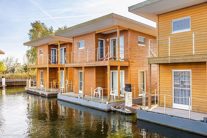 Hausboot für 5 Personen, mit Balkon in Barth