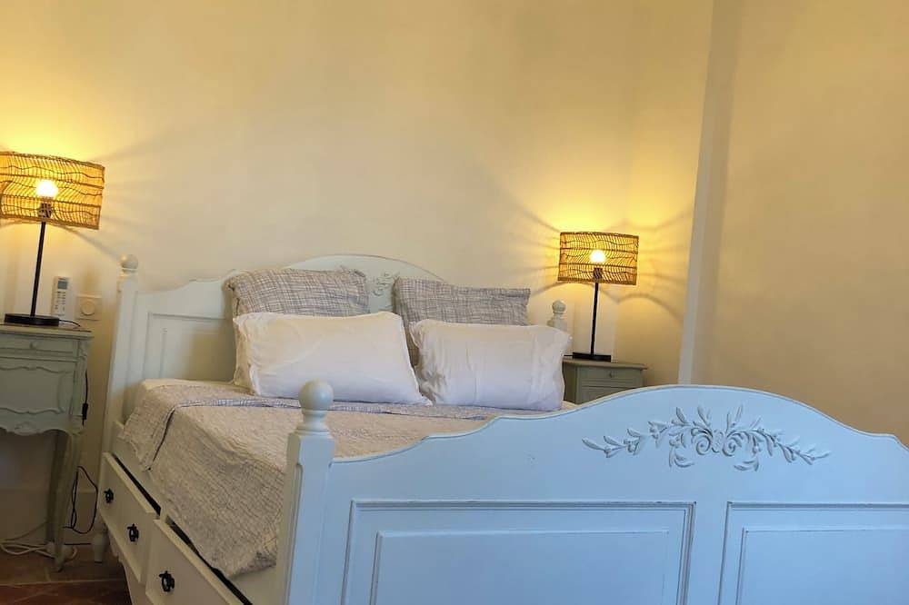 Renovated stone building - 4 luxury apts each on-suite in Sw France wine village in Roujan, Region de Béziers