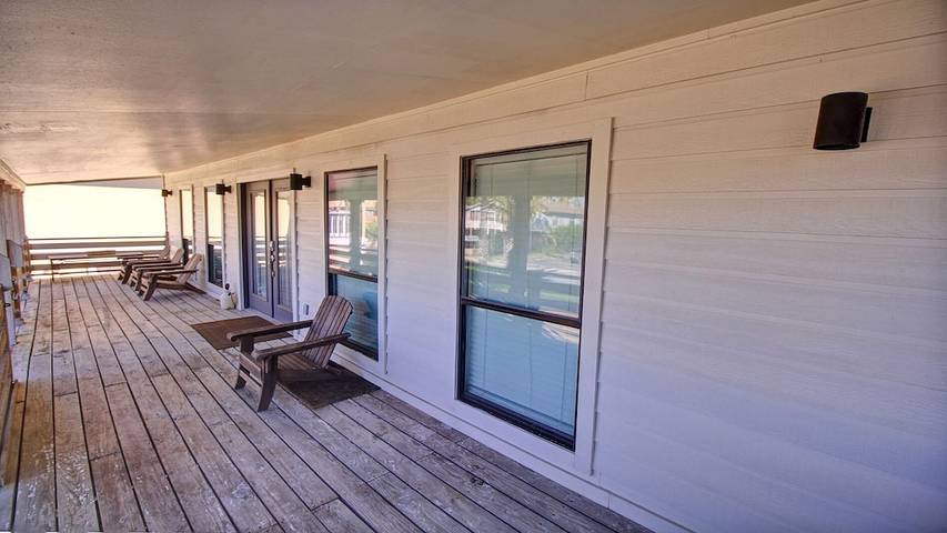 Vacation home for 11 people, with balcony and yard in South Padre Island
