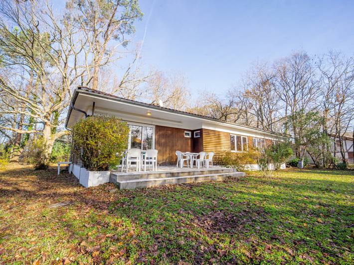 Location de vacances pour 10 personnes, avec Terrasse ainsi que Jardin et Vue sur le lac à Aureilhan